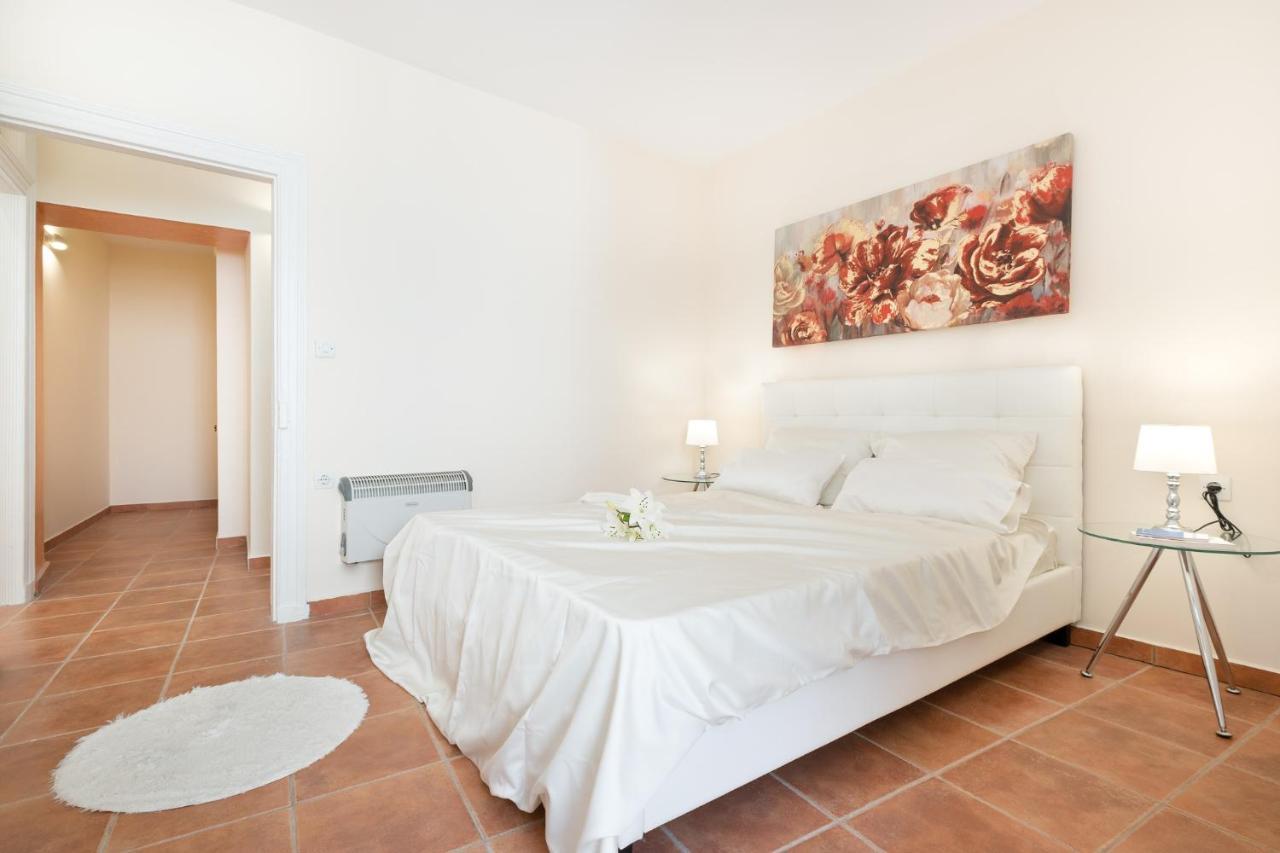 Old Town Gem - Elegant Guilford Apartment Corfu  Bagian luar foto