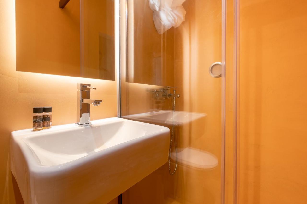 Old Town Gem - Elegant Guilford Apartment Corfu  Bagian luar foto